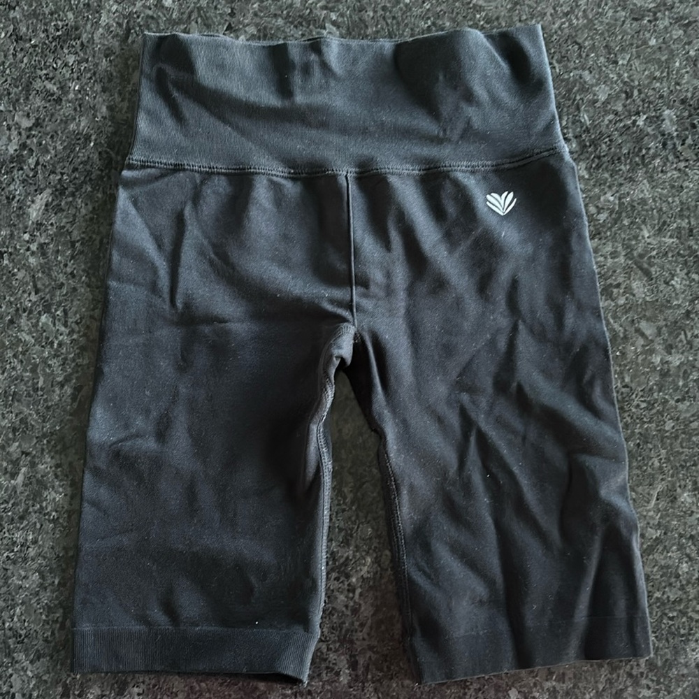 Never worn Forever 21 biker shorts size small